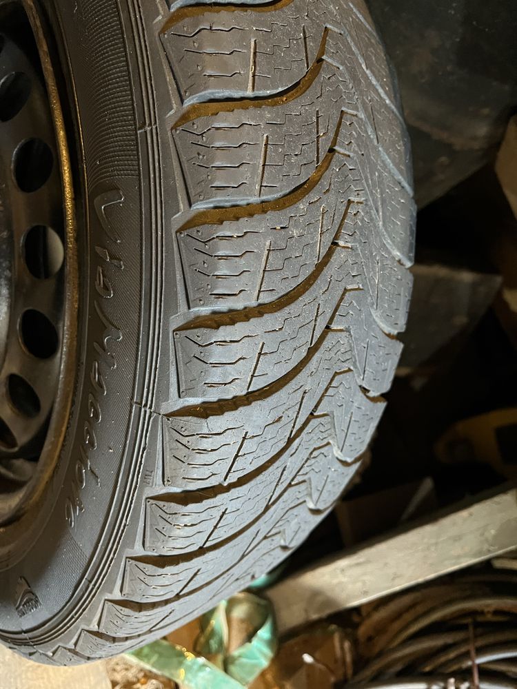 Колеса в зборі ,шини ,диски 185/65 R14 чотири штуки