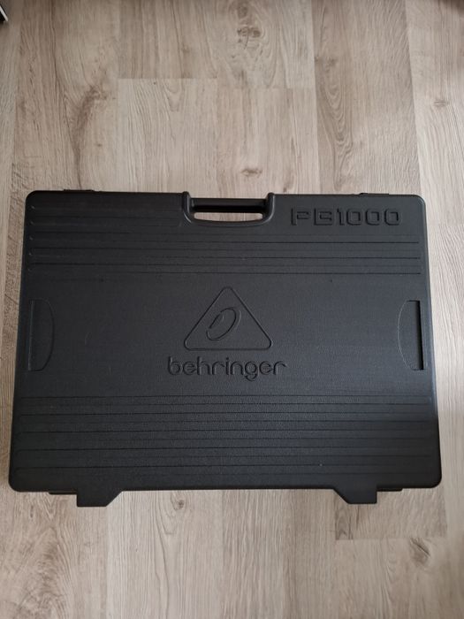 Pedalboard Behringer PB1000