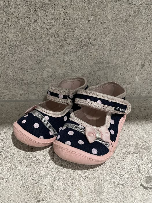 Buty/kapcie dziewczęce rozm. 21