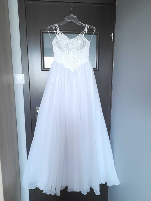 Suknia ślubna + sztywna halka + rękawiczki + długi welon