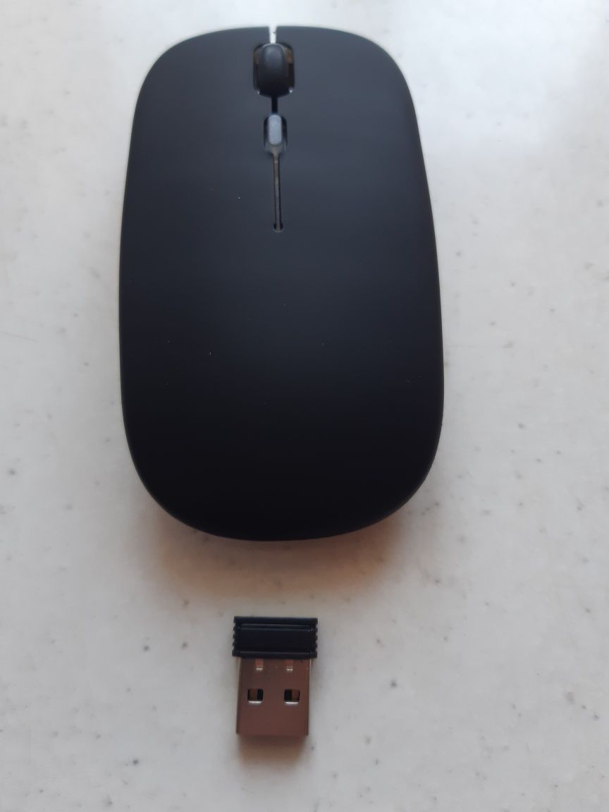 Bluetooth клавиатура с мышкой.