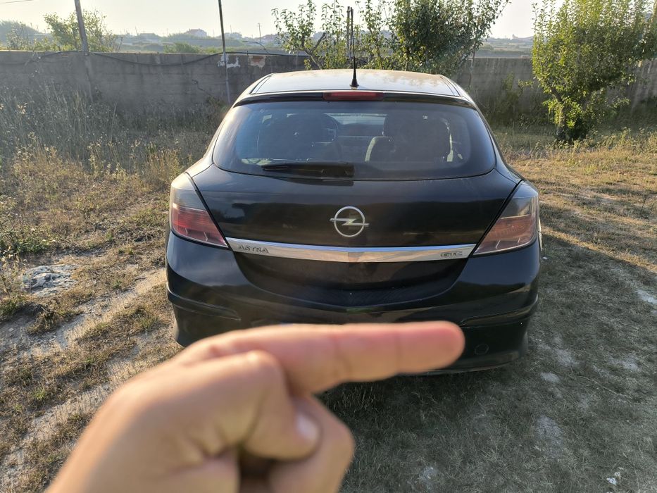 Opel Astra H GTC 1.9 5 lugares