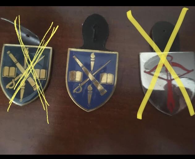 Crachás militares, bom estado, preço unitario