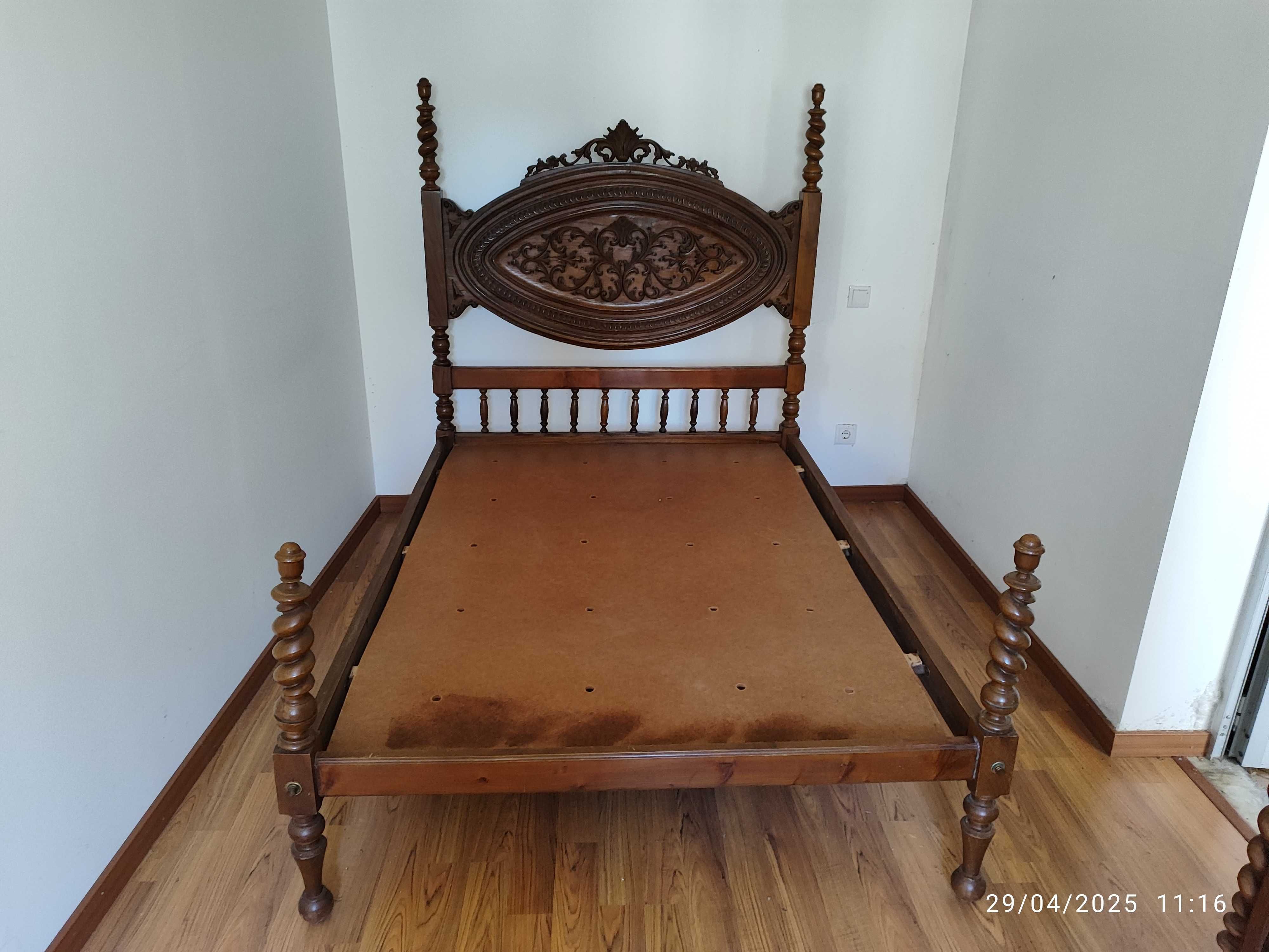 Mobília de Quarto completa Madeira trabalhada