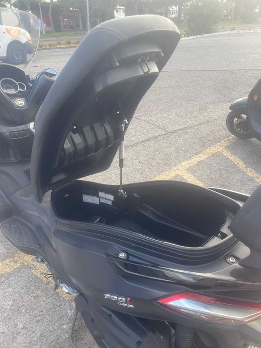 SYM GTS 300i - Scooter 300cc em excelente estado