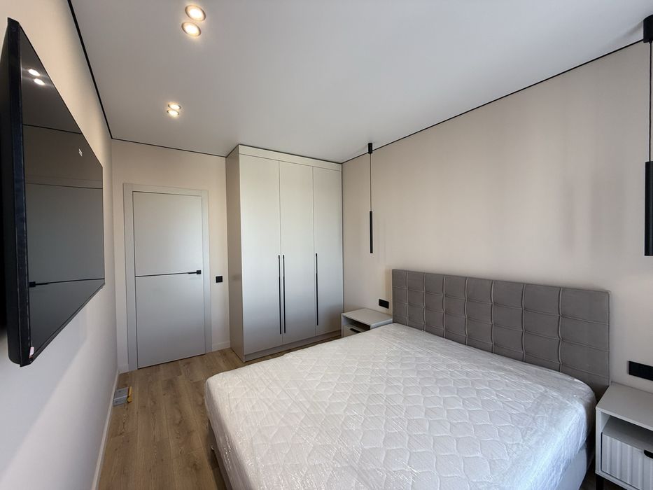 Продаж! Однокімнатна квартира з виглядом на озеро