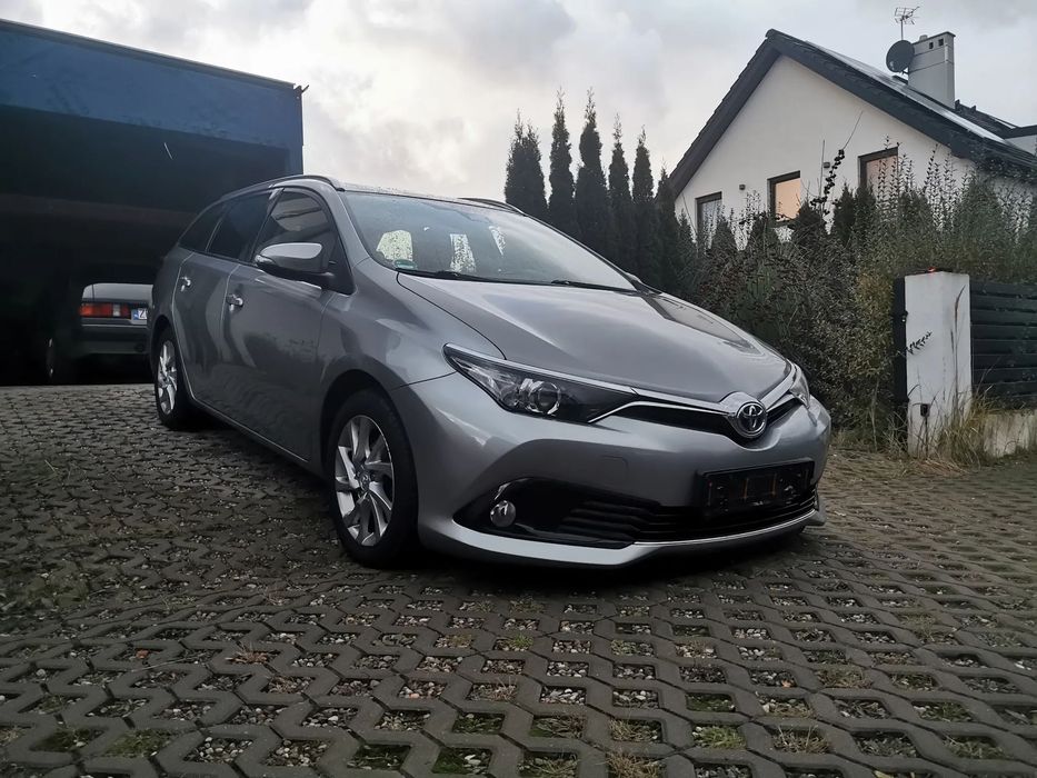 Toyota Auris Piekna Toyota Auris Hybrid