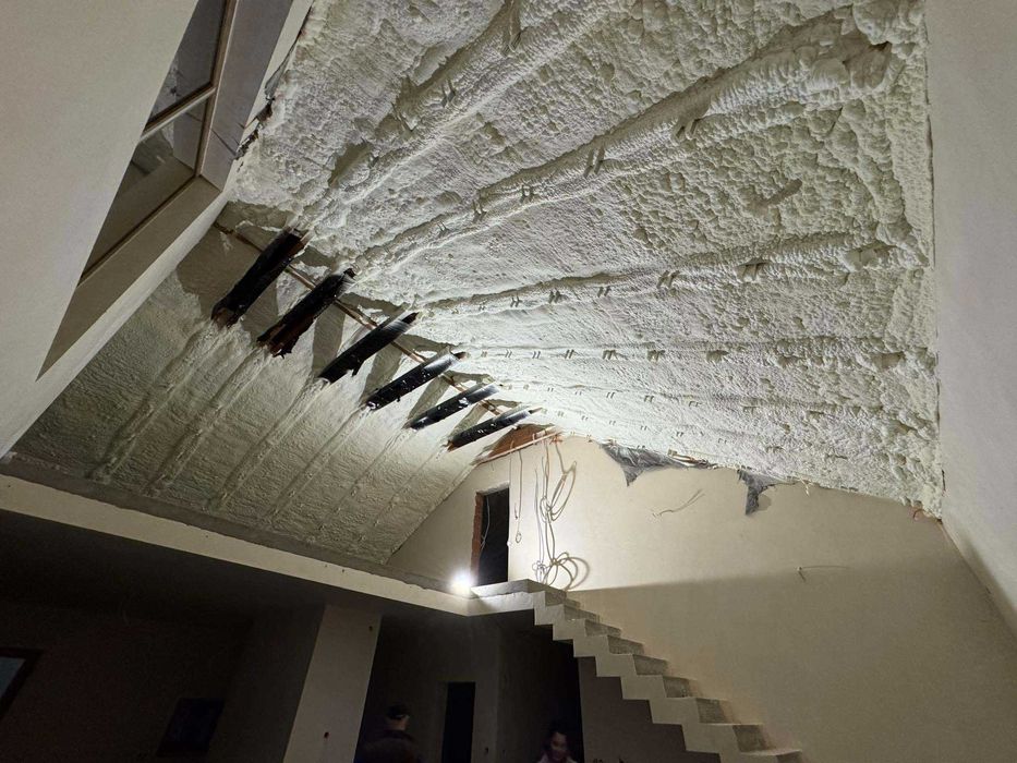 Piana PUR,Ocieplanie pianą PUR, poddasza, pianowanie