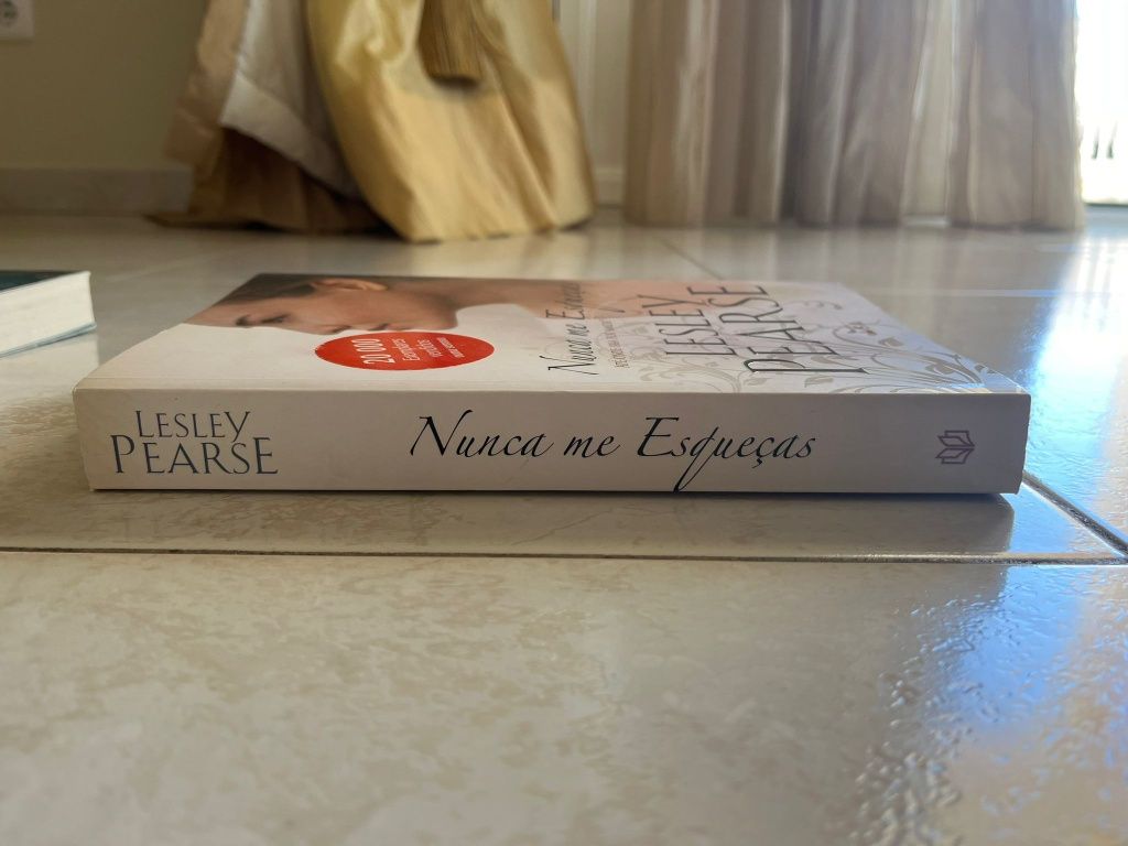 Livro traduzido de Romance "Nunca me esqueças"