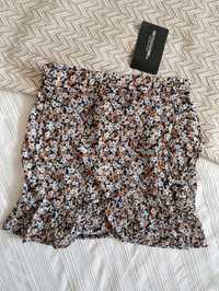 Nowa spódniczka w kwiaty spódnica mini z falbanką prettylittlething M