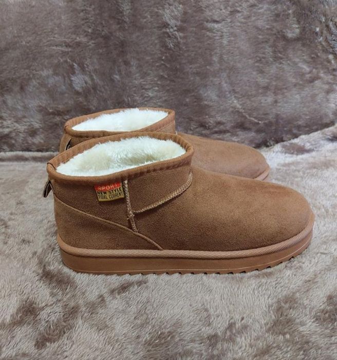 Уггі коричневі та чорні