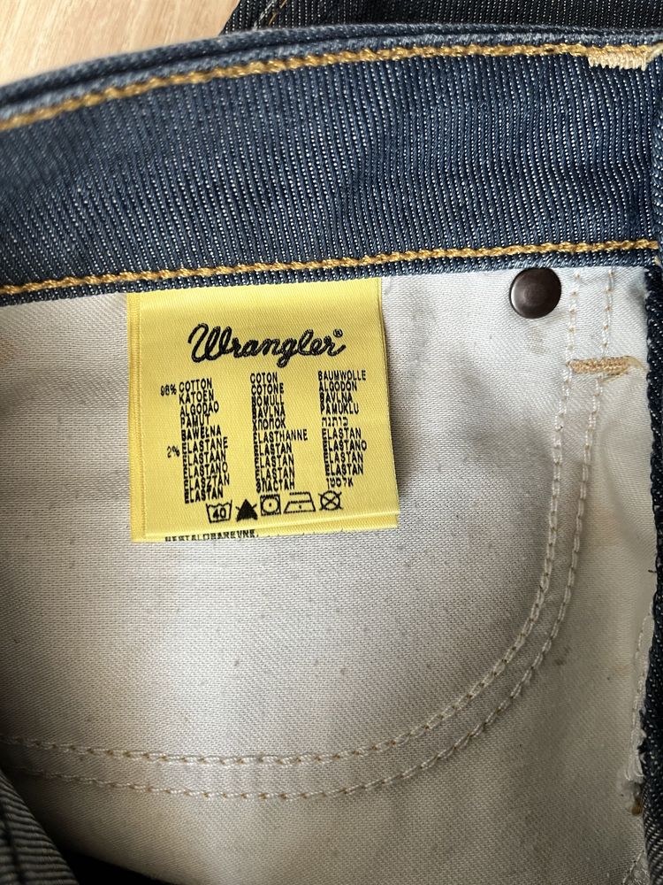 Krótkie spodenki jeans Wrangler