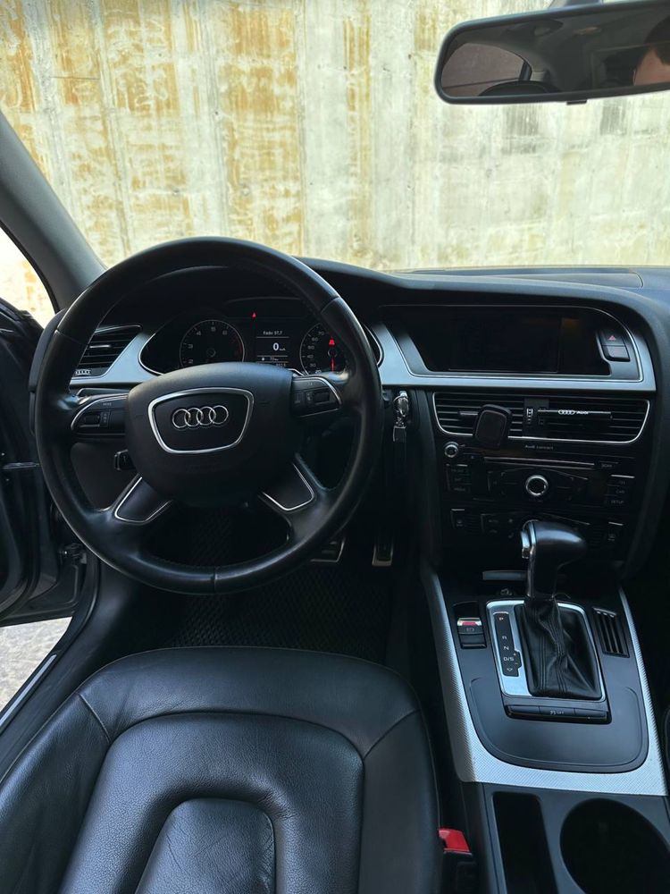 Audi A4 B8 2012р Рест!