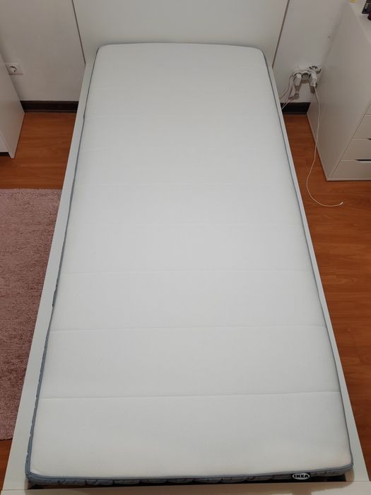 Cama de solteiro (90 x 200) com colchão de molas