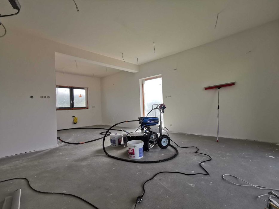 Szpachlowanie, malowanie natryskowe.