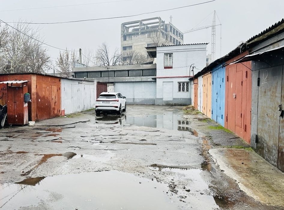 Гараж в гаражном кооперативе недалеко от южного вокзала