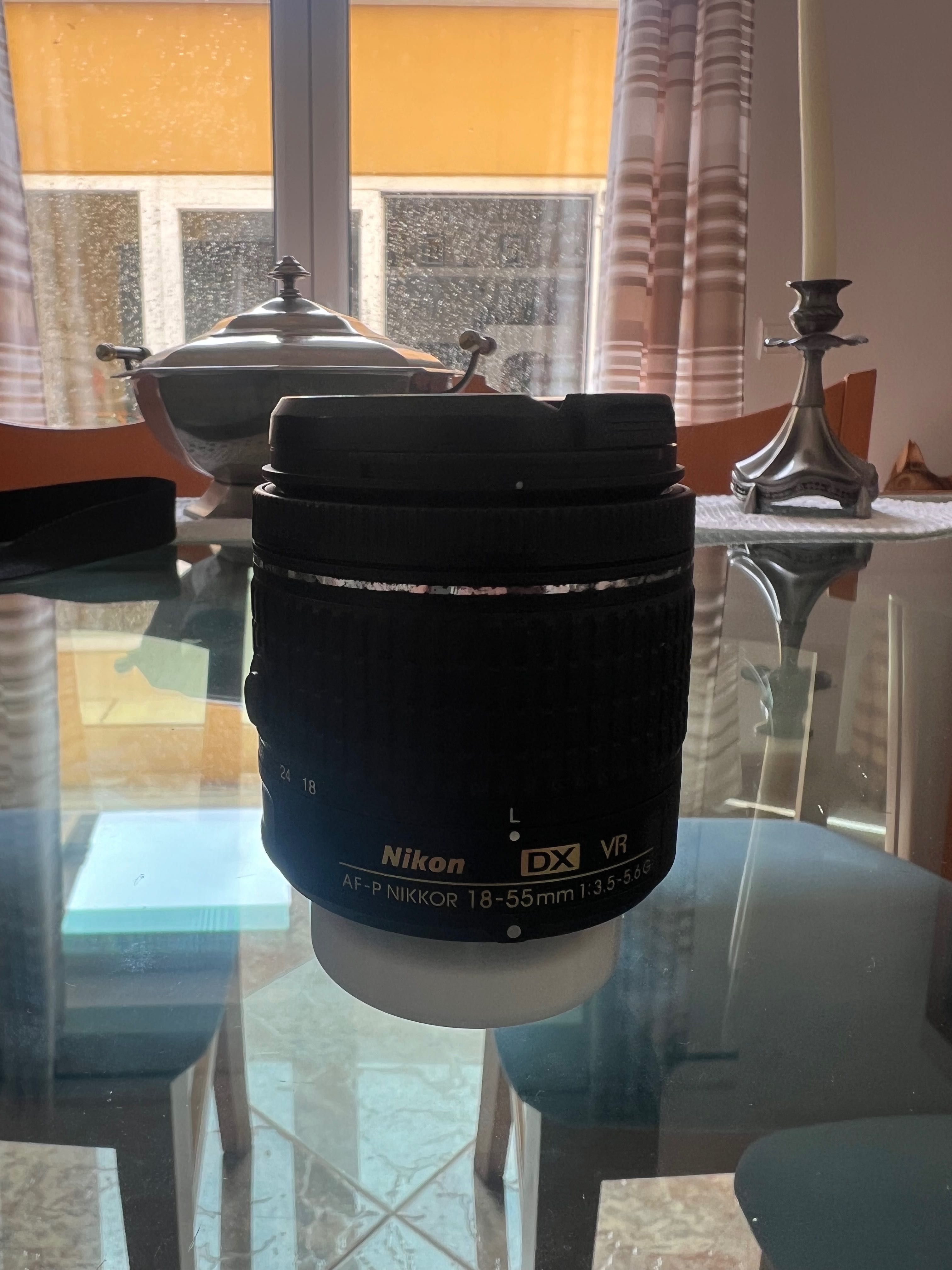 Nikon D5600 com lente DX VR 18-55mm f:3.5-5.4G e mala protetora.