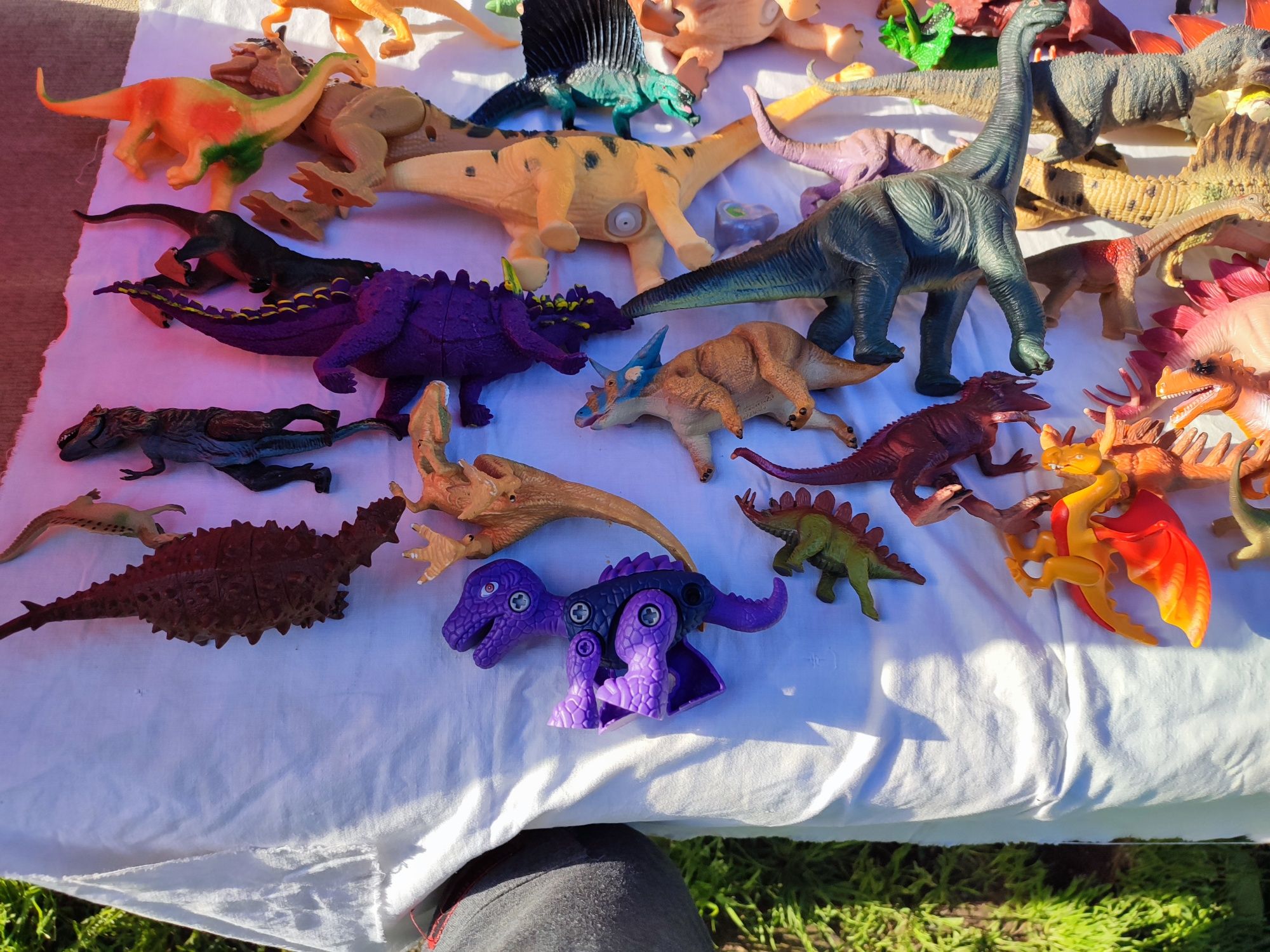 Sprzedam dinozaury zabawki