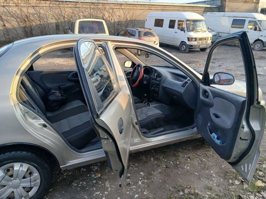 Автомобіль Део-Ланос 1.5 (бензин-газ)