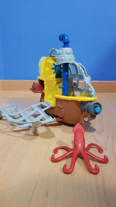 Jake e os Piratas da Terra do Nunca (Colosso dos Mares e Submarino)