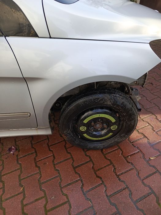 Mercedes B W245 błotnik LP 761