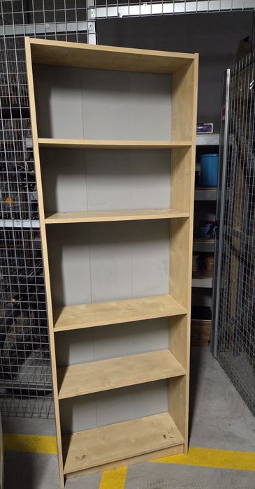 Regał z półkami na książki w bardzo dobrym stanie