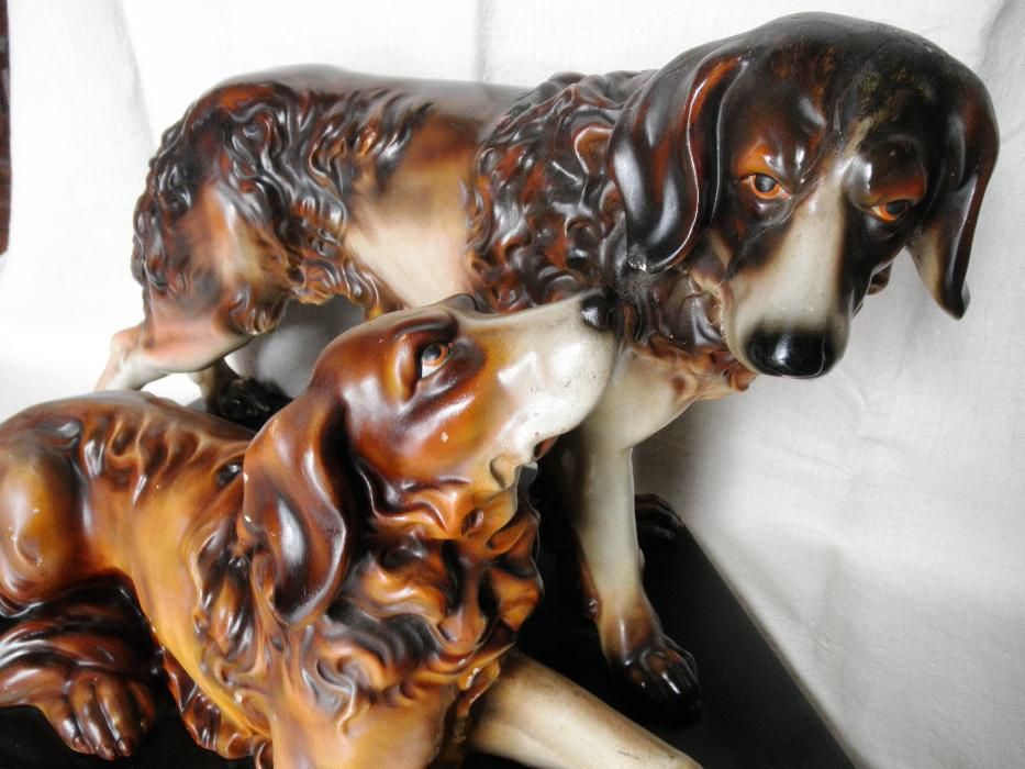 Cães Porcelana Base Mármore Negro