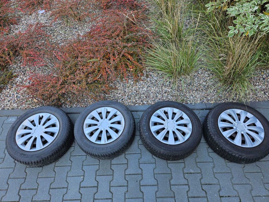 Felgi stalowe z oponami zimowymi 195/65 R15