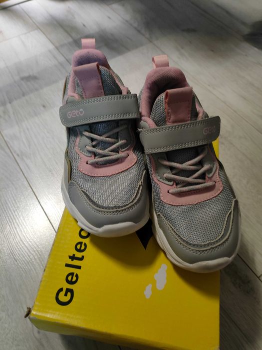 Adidaski siatkowe f. Gelteo r. 32