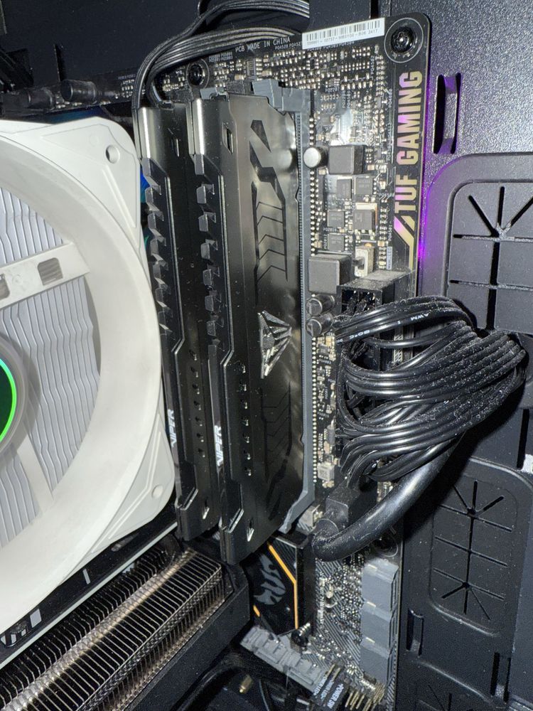 Komputer stacjonarny – i7-8700 / RTX 3060 / 32 GB RAM / SSD 1 TB