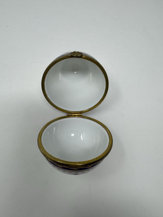 фарфоровая шкатулка-яйцо в стиле Лимож (Limoges)