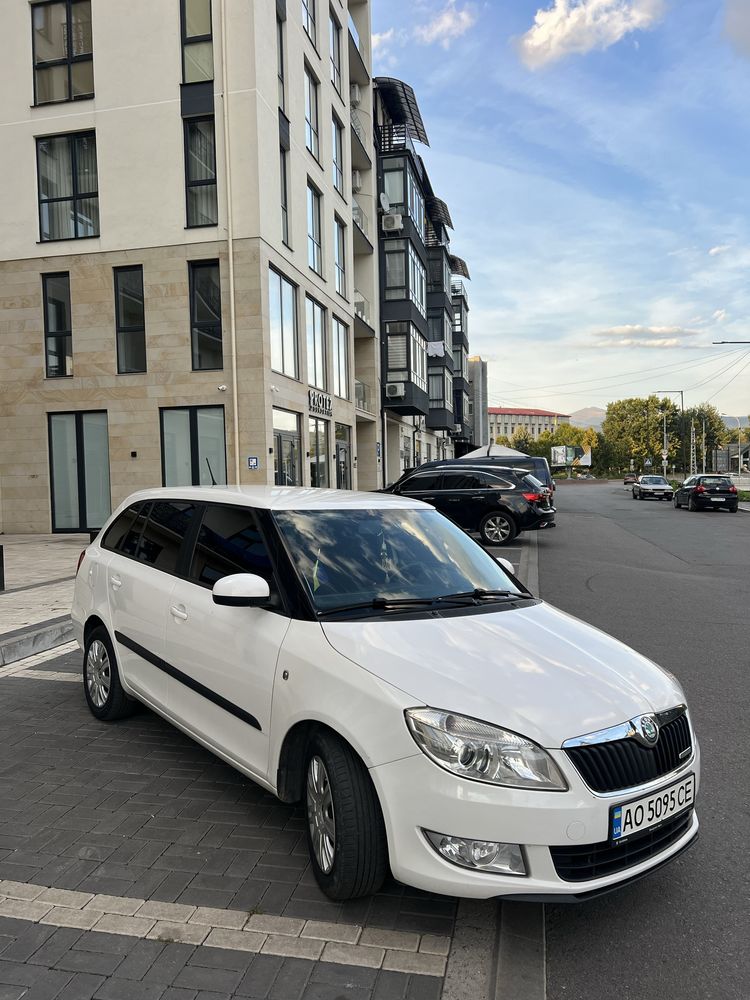 Skoda Fabia 2011 рік