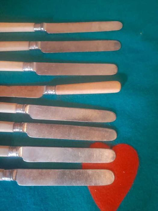 8 Facas cabos em  baquelite