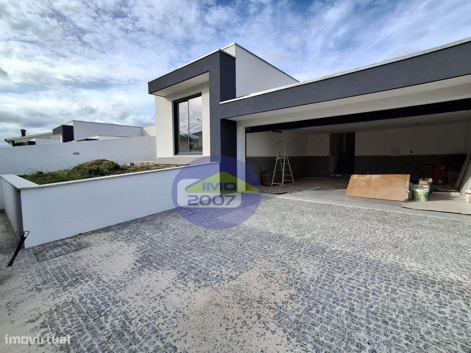 Moradia Térrea T3+1 - Isolada - Santa Maria da Feira