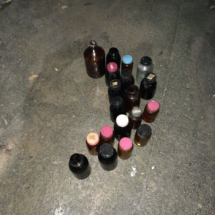 Коричневі стікляні банки