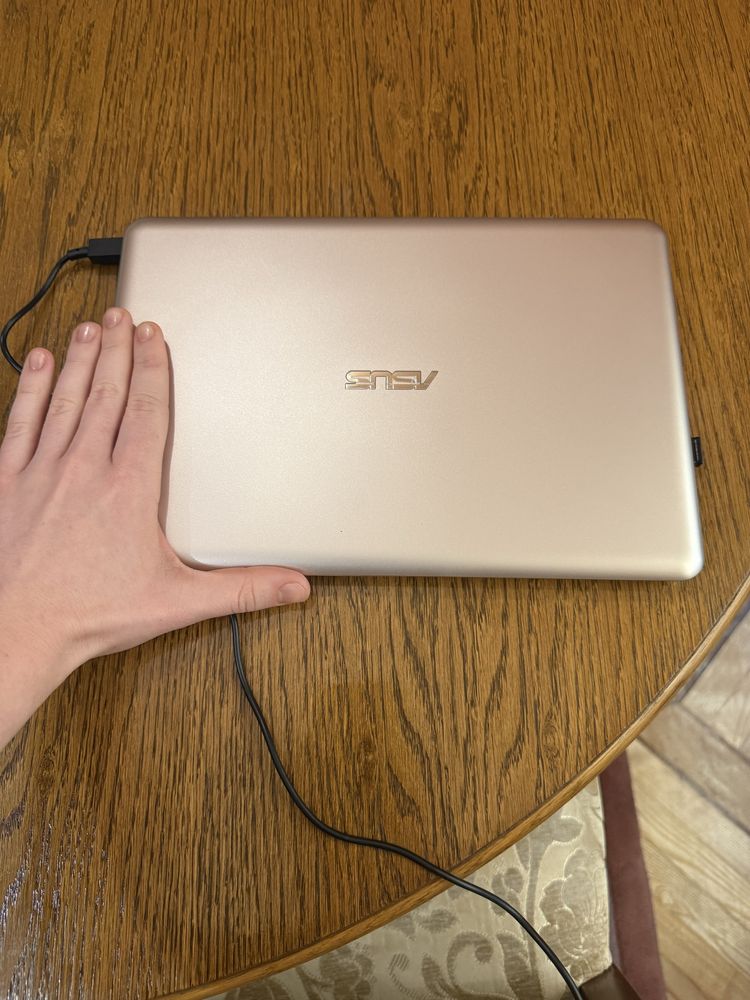 Нетбук Asus X205T Gold