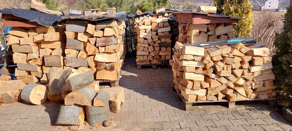 Drewno bukowe suchy piec kominek