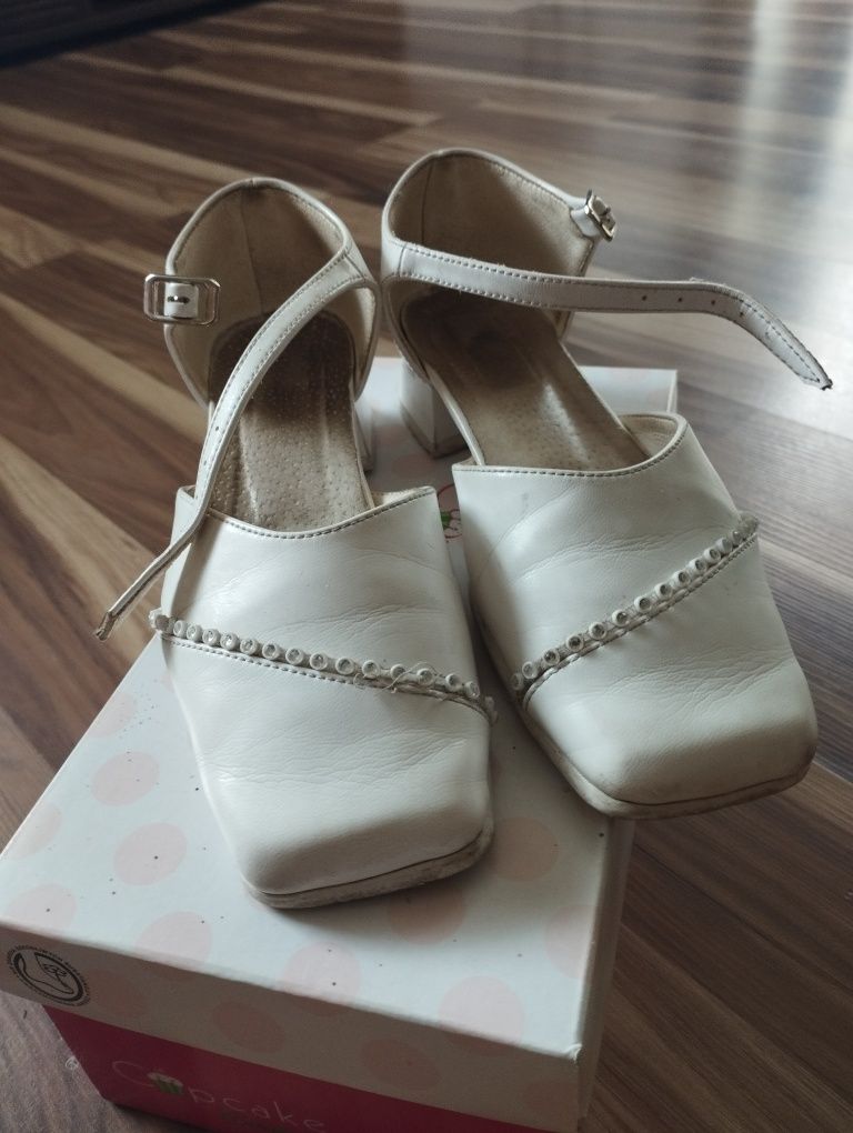 Buty komunijne dla dziewczynki r. 34