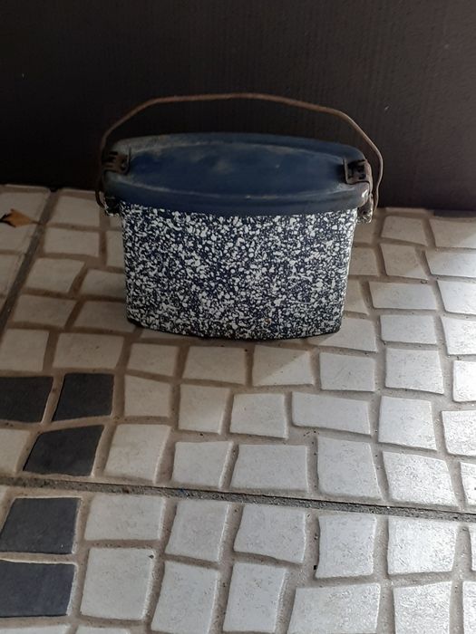Marmita antiga em esmalte
