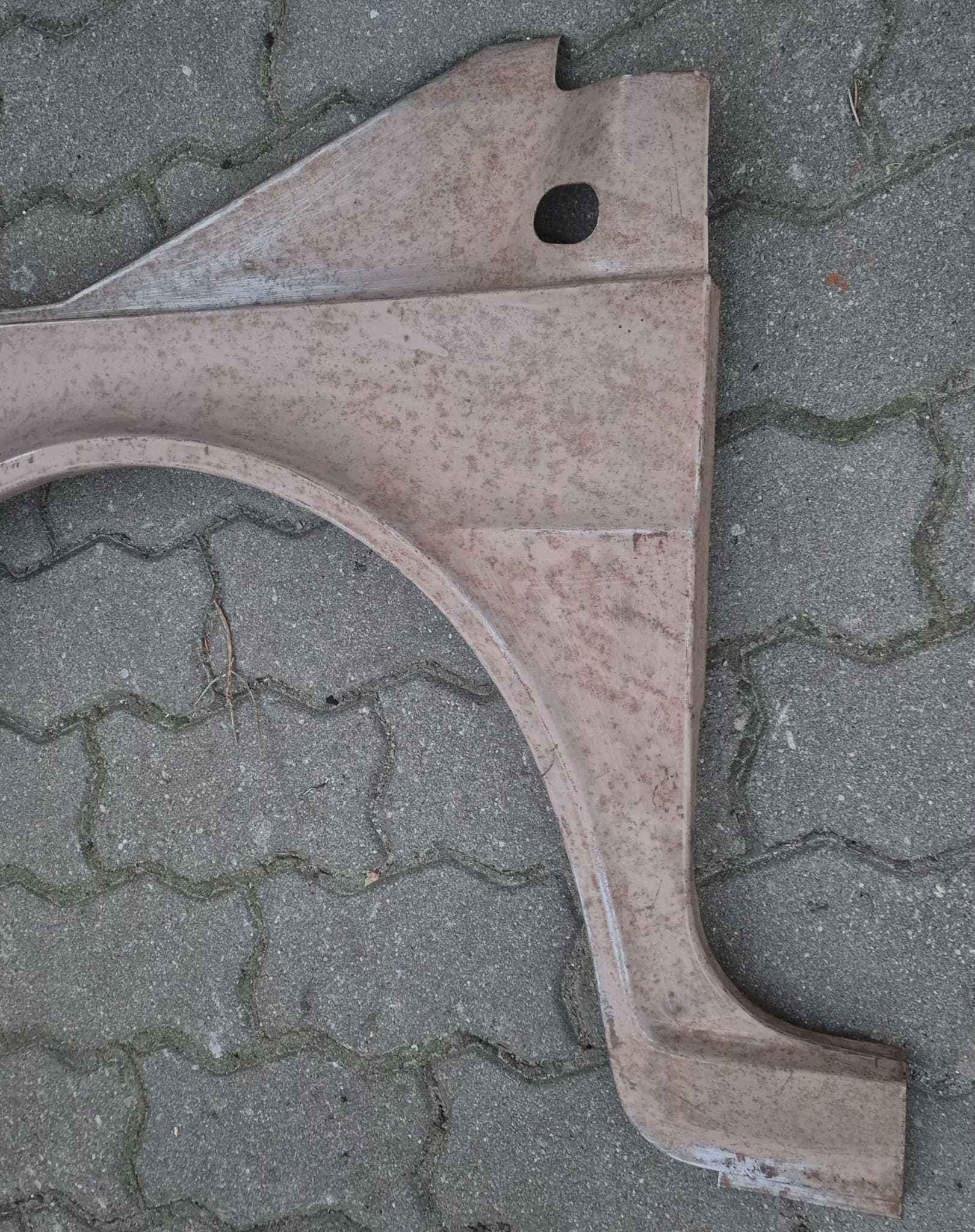 Błotnik Przedni Lewy FIAT 126P (73-77r.) Oryginalny Wersja Wąska