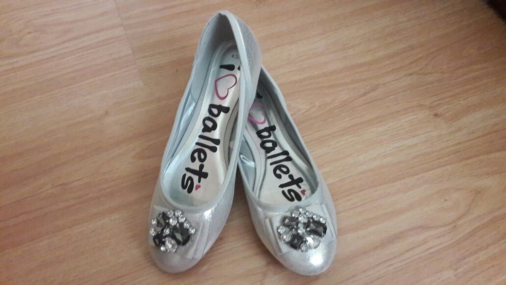 Продам новые нарядные балетки, размер 37