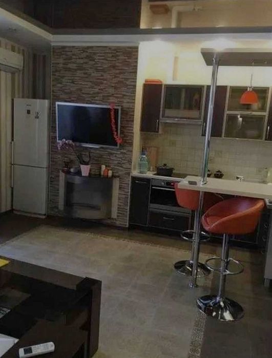 Продам 2 к. квартиру м. Героев труда (404431)