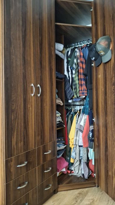 Szafy. Półki. Rogowa. Regał. Szafa.