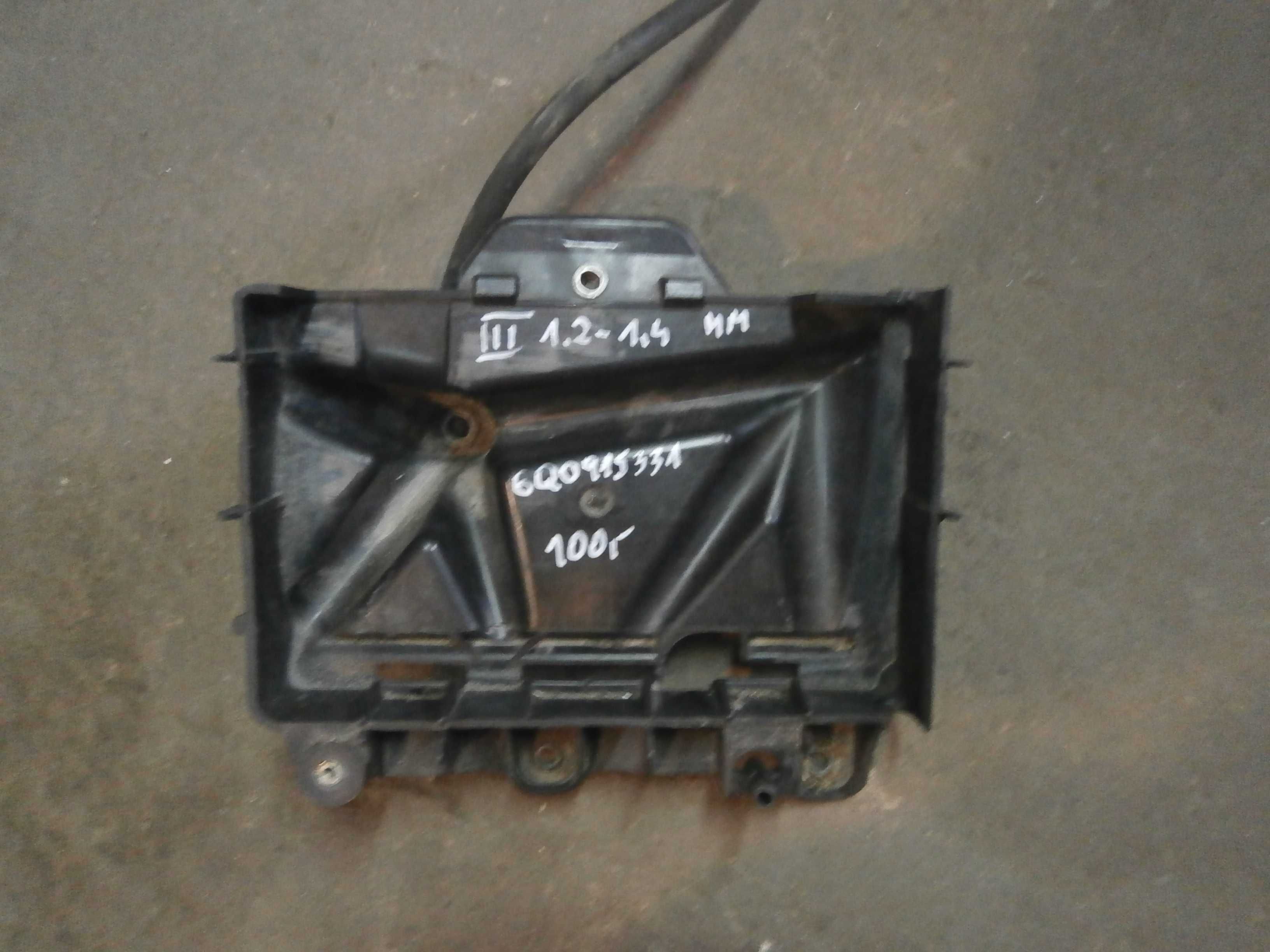 seat ibiza III ibiza IV 1,2 1,4 benzyna podstawa akumulatora pokrywa