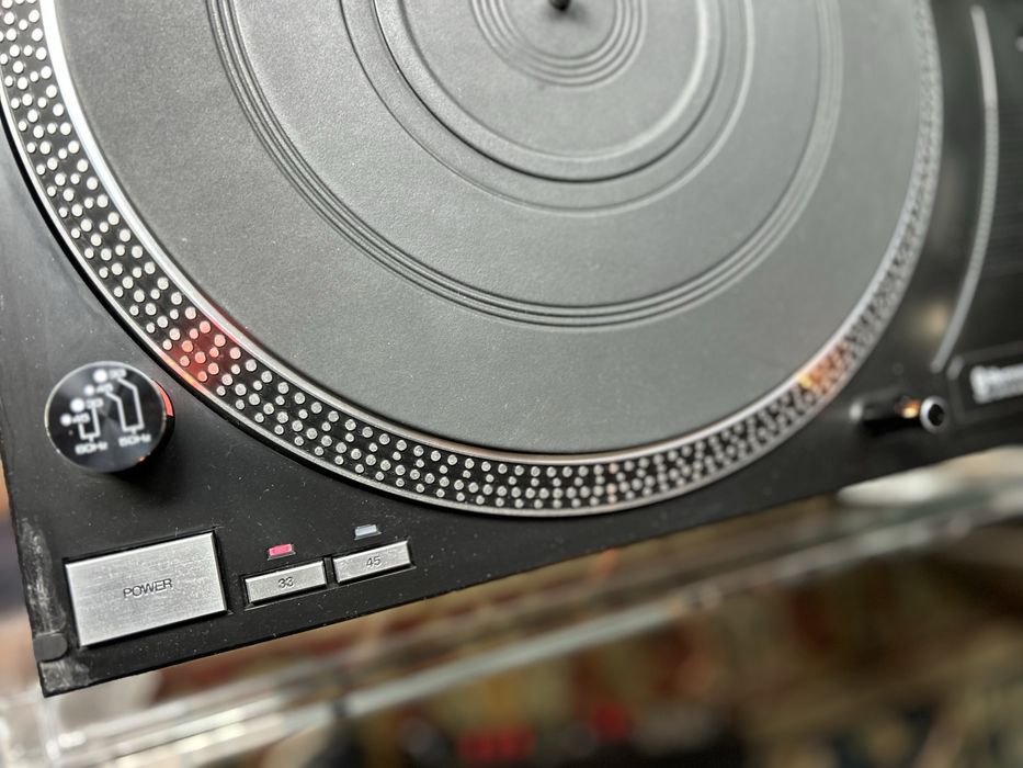Gira discos Sherwood PM9800 em bom estado.