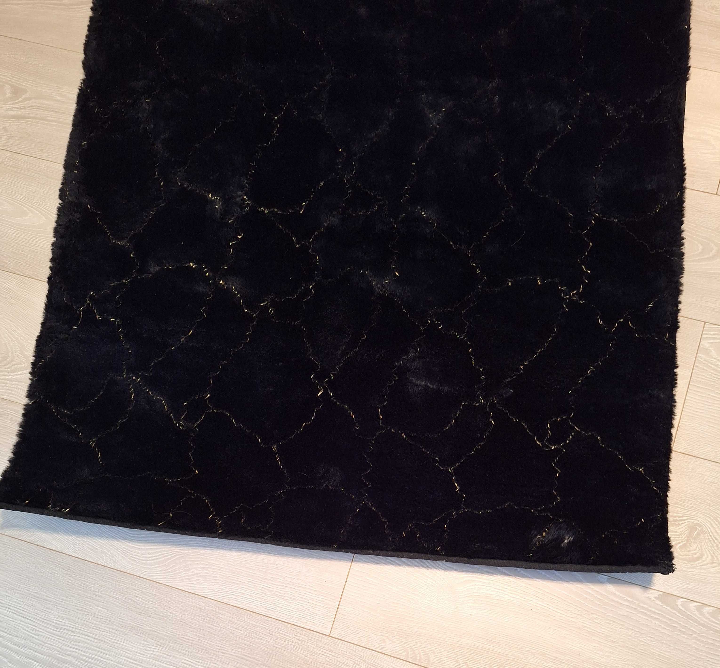 Cudny dywan czarno-złoty. 150x90 cm.