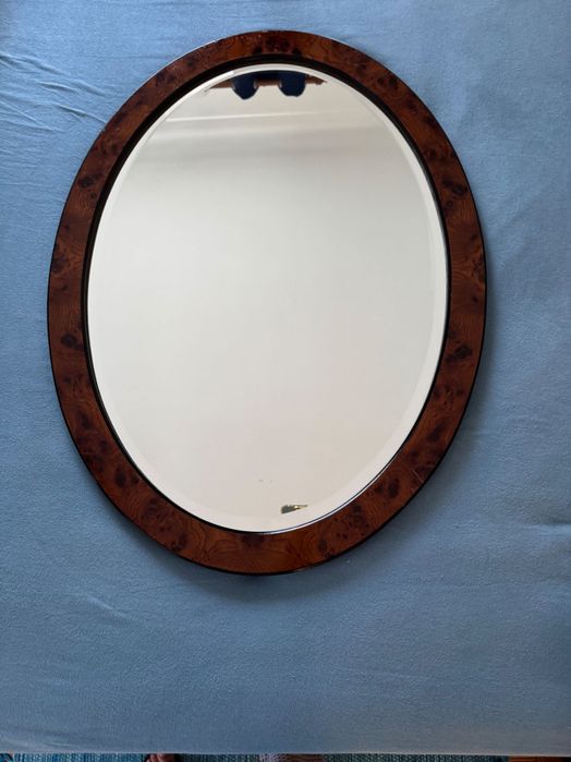 Espelho oval em madeira