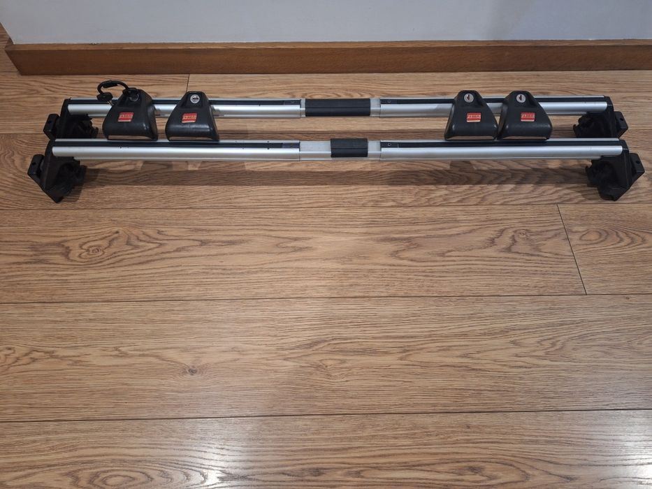 Barras de tejadilho para veículos com barras  longitudinais