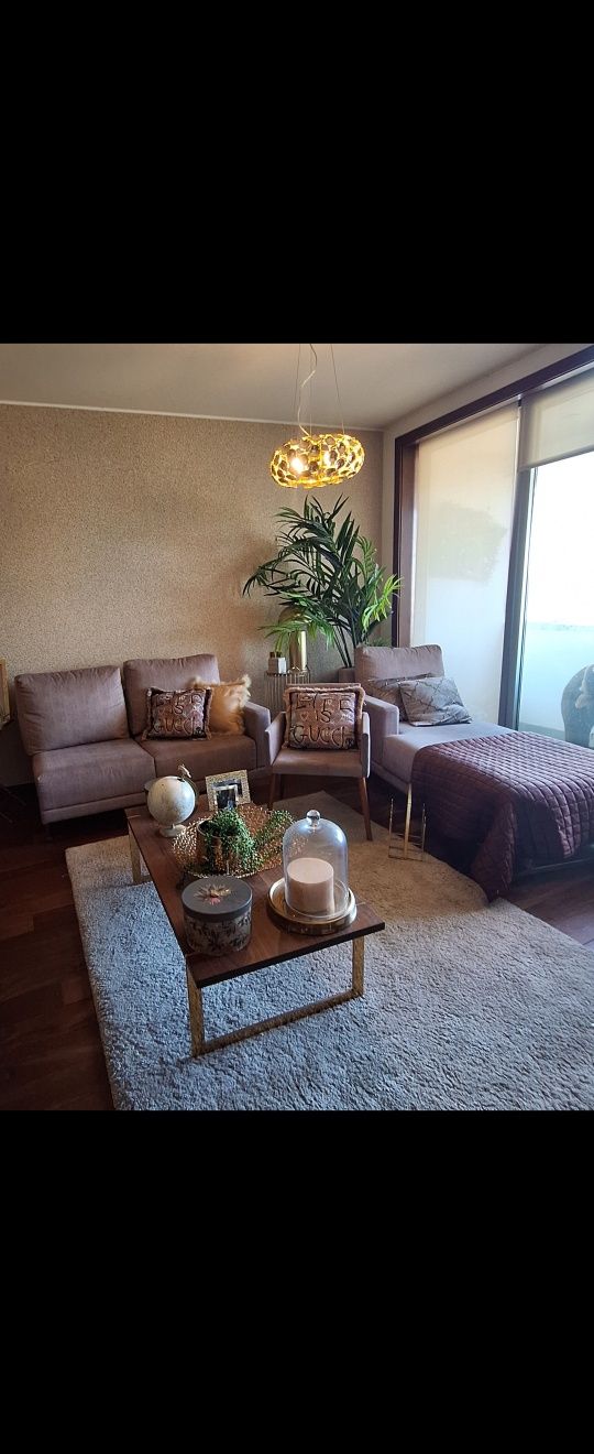 Vendo 5 cadeiroes e sofa com chaise longue