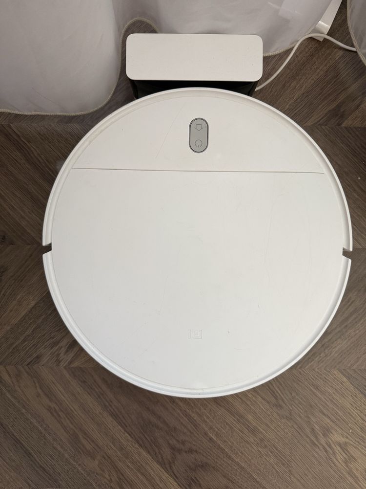 Продається робот-пилосос Xiaomi Mi Robot Vacuum Mop Essential